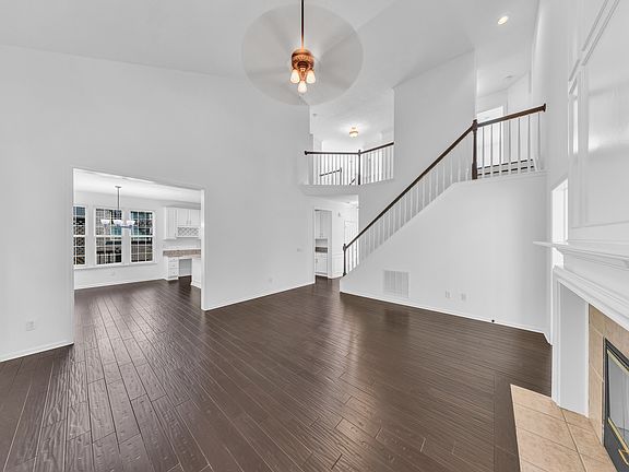 5th image of 8274 Sweetclover Dr