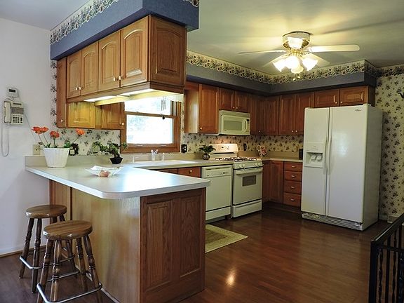 3rd image of 11285 Hemlock Dr