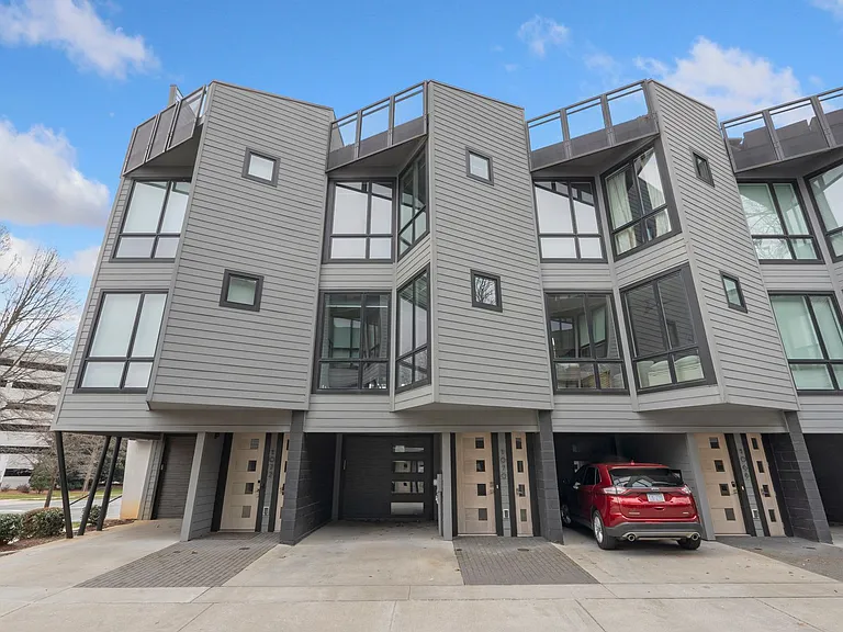 1070 Kenilworth Ave — Photo 27