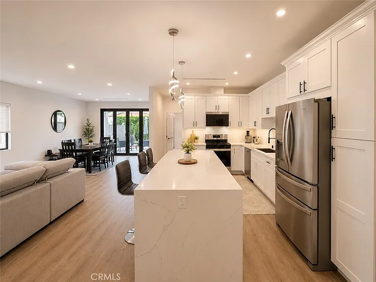 7717 Jamieson Ave — Photo 4