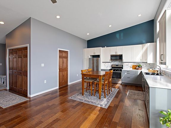 5th image of 28571 Lake Avenue Way