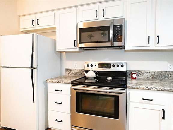5th image of 1127 Lake Meadow Ln