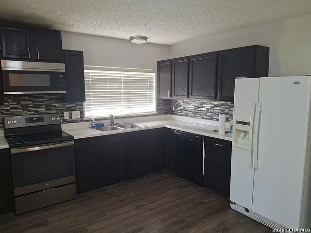 3 bed, 2.0 bath, 1311 sqft, $1,550 — Photo 4
