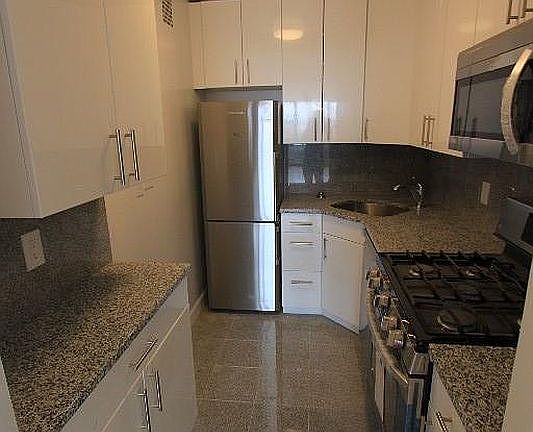 4th image of 6120 Grand Central Pkwy APT A1200
