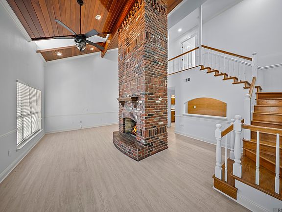 3rd image of 1731 Manor Oak Dr