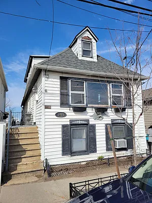 Rented by E Realty International Corp | media 1