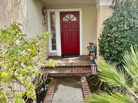 2nd image of 1131 Vista Lomas Ln