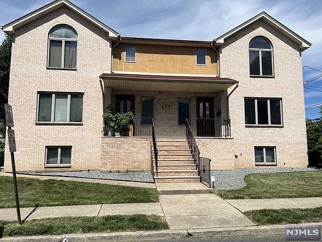 2nd image of 477 3rd St #B
