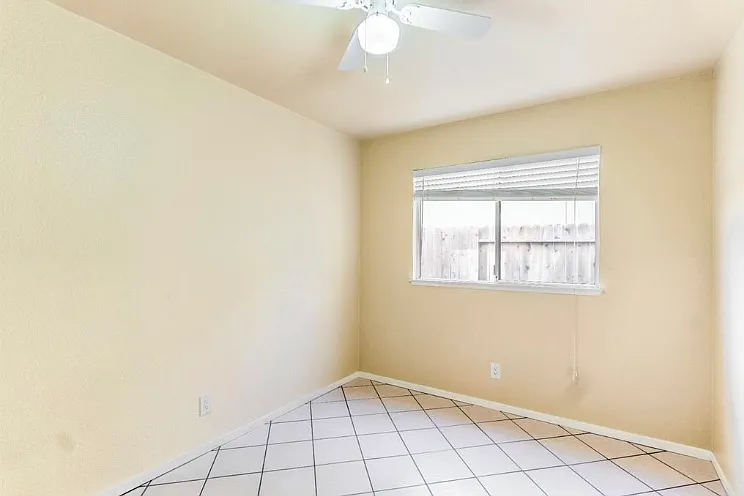 1304 Tyler Ct — Photo 35