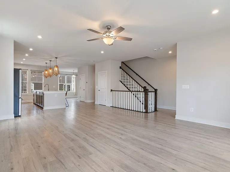1460 Meadowlark Glen Rd — Photo 14