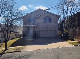 808 Delalla Ter APT 1, Ridgefield, NJ 07657