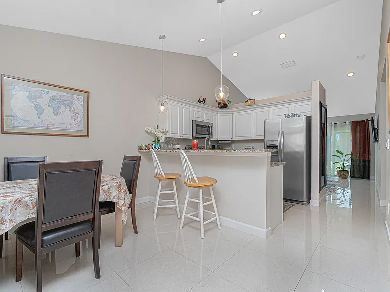 10523 Pendleton Ave — Photo 10