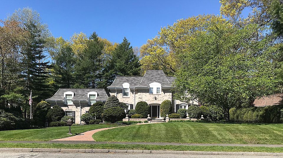 1st image of 23 Wildewood Dr