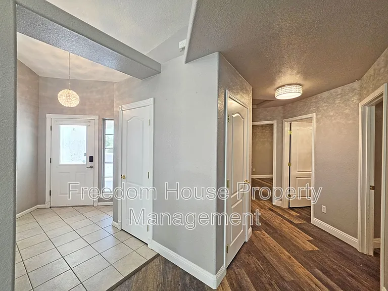 3630 E Vineyard Dr N — Photo 10