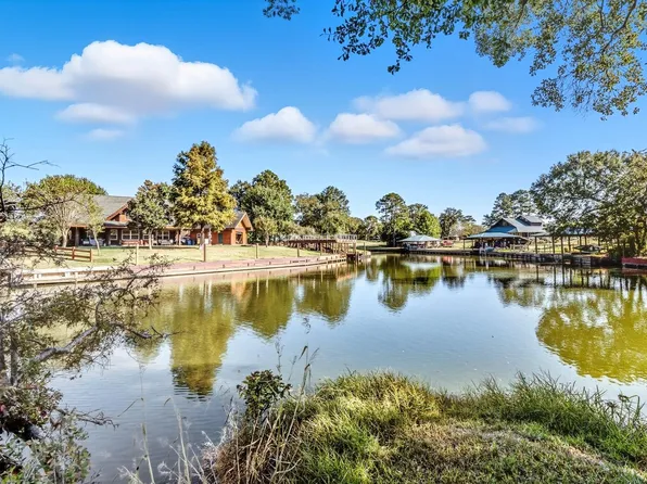 50 Hunters Creek Dr, Huntsville, TX 77340