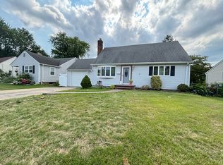 8 Underhill Ave, Syosset, NY 11791