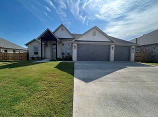 2004 Charles St, Pea Ridge, AR 72751