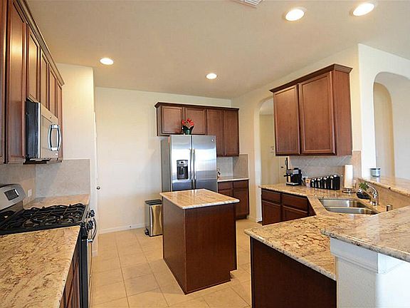 5th image of 2813 Baywater Creek Ln