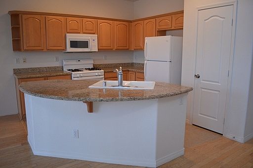 2nd image of 4428 Rockaway Beach St