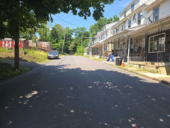 3rd image of 1135 W Wood St