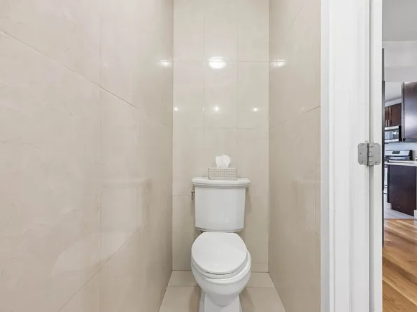 918 East 32nd Street image 23 of 24