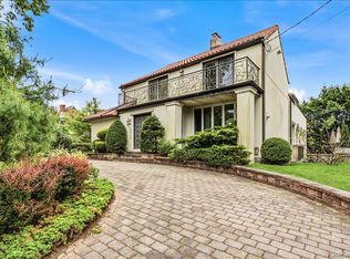 15470 Powells Cove Boulevard, Beechhurst, NY 11357