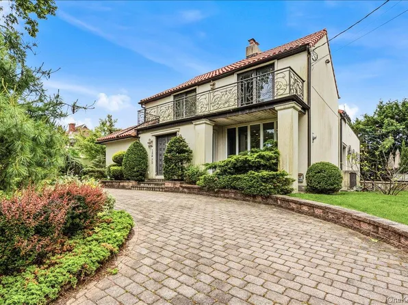 15470 Powells Cove Boulevard, Beechhurst, NY 11357