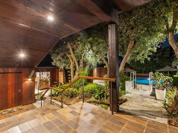 8496 Westway Dr, La Jolla, CA 92037