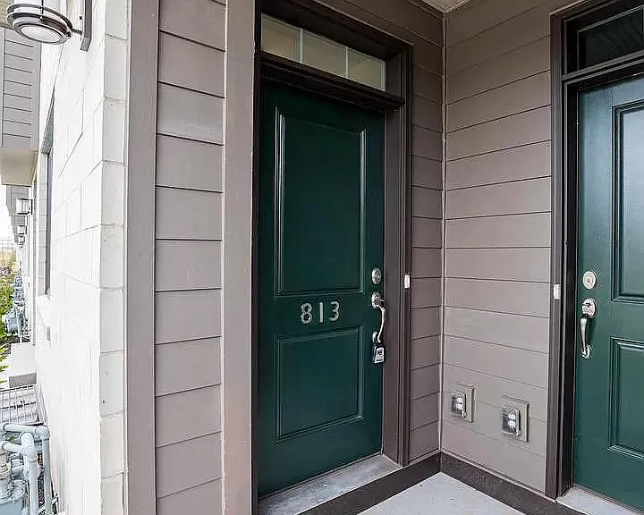 813 Lakeview Ct #44L — Photo 2