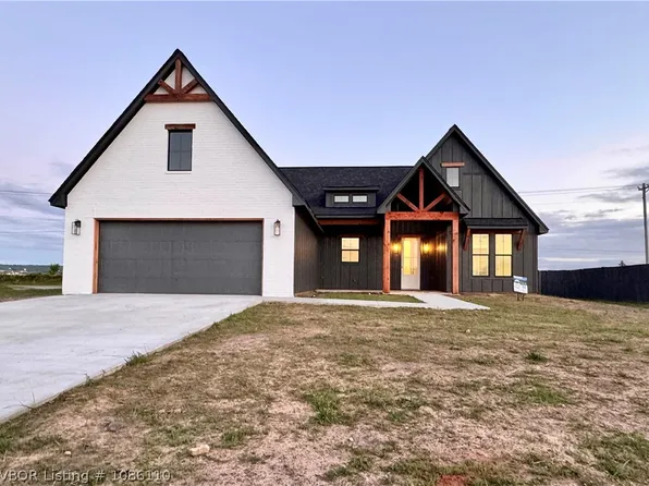 2042 Prairie Fire Dr, Sallisaw, OK 74955
