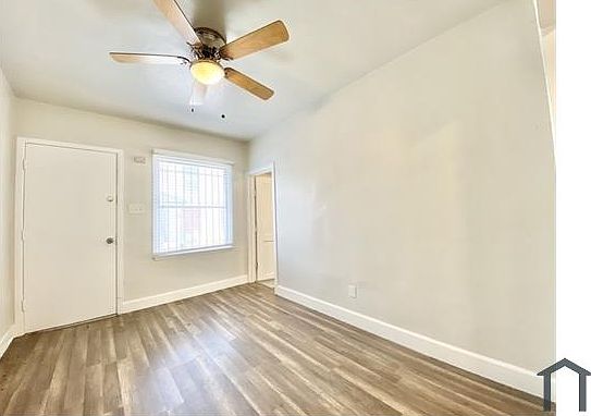 3rd image of 10961 S Figueroa St #13