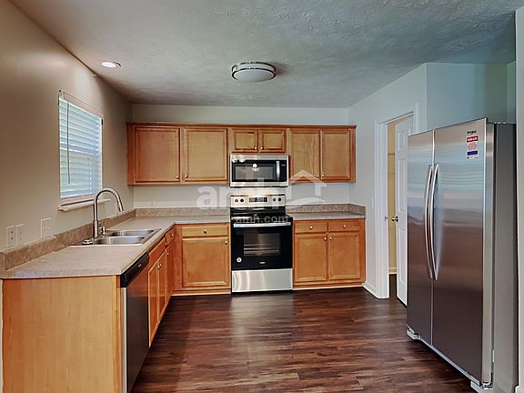 3rd image of 5452 Middlebury Dr