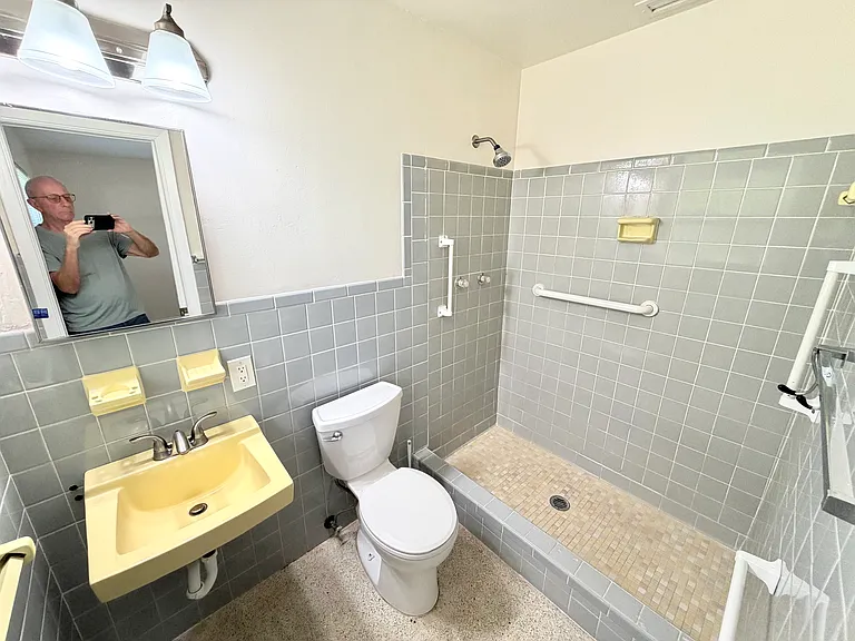 208 Plumosa Dr — Photo 6