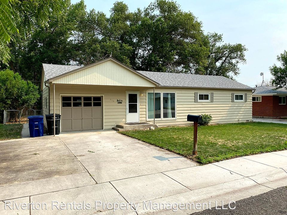 1st image of 216 Deer Ave