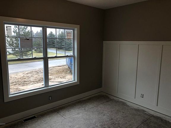 3rd image of 706 Braeside Dr SE #71