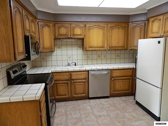 3rd image of 3165 Delna Dr
