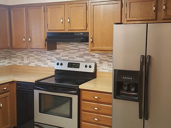 2nd image of 411 Spruce Ln #411