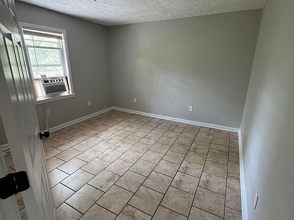5th image of 811 Scott St APT 4