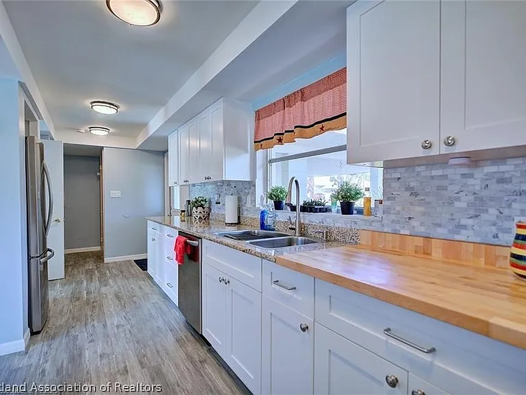 136 Ida Ave — Photo 10