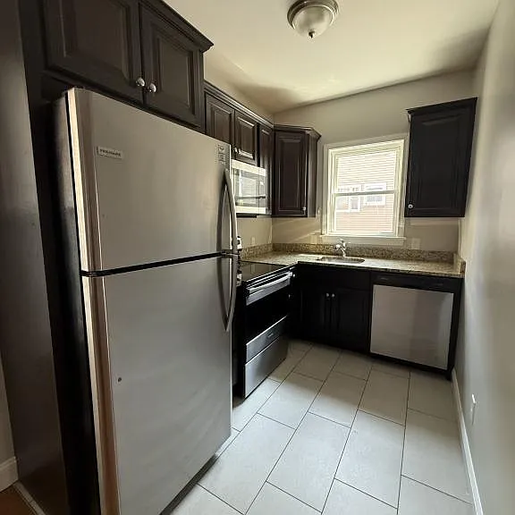 1033 N Main St — Photo 1