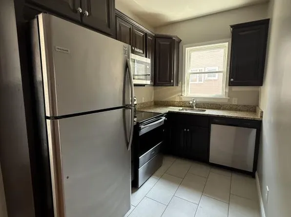 1033 N Main St, Fall River, MA 02720