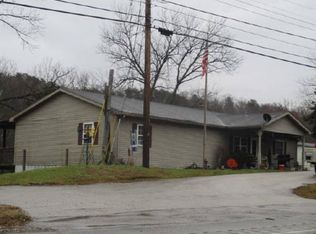 1432 Winchester Rd, Irvine, KY 40336