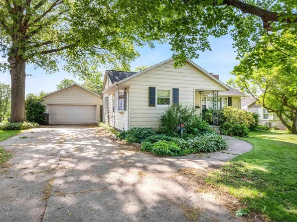 119 N Stewart St, Geneseo, IL 61254
