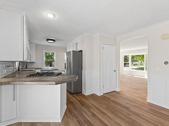 5th image of 6245 Irving Ave S