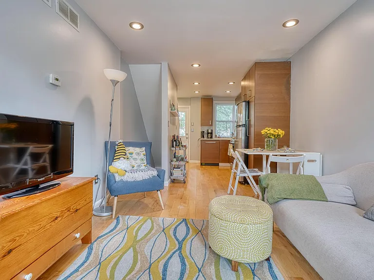 111 S Castle St — Photo 3