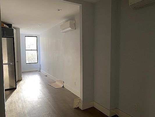3rd image of 237 E 111th St APT 8