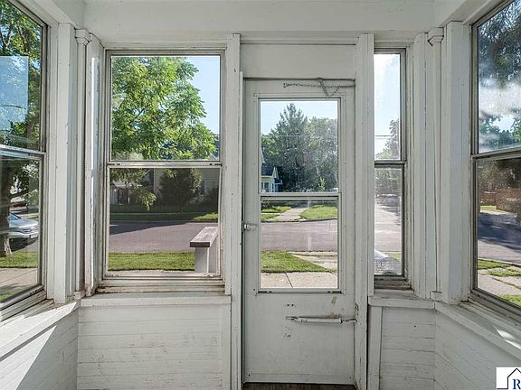 3rd image of 520 Marshall St