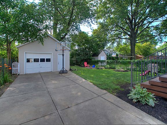 4th image of 1593 Winton Ave