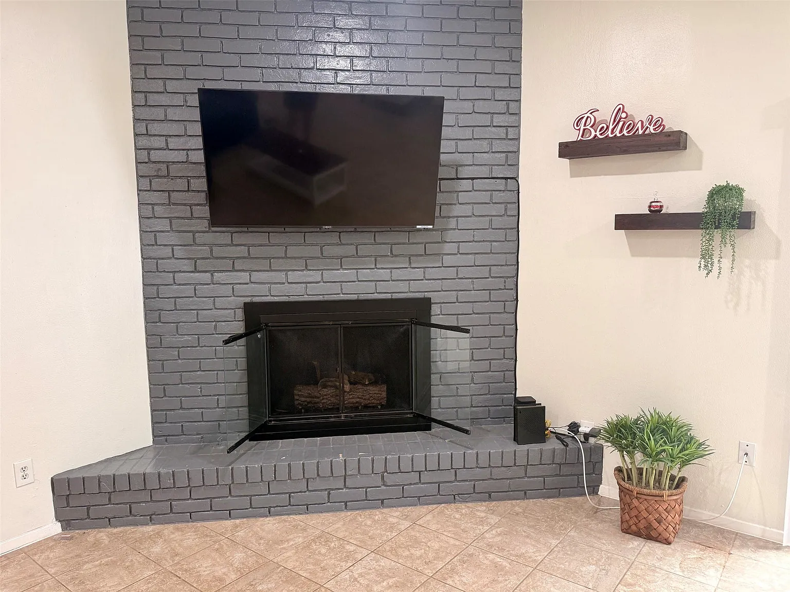 2 bed, 1.5 bath, 1350 sqft, $2,350 — Photo 3