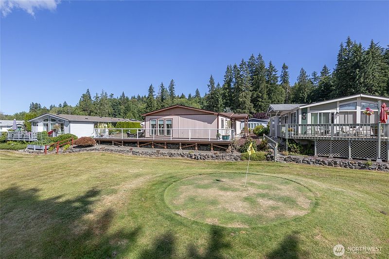 2nd image of 532 NW Silver Glen Lane